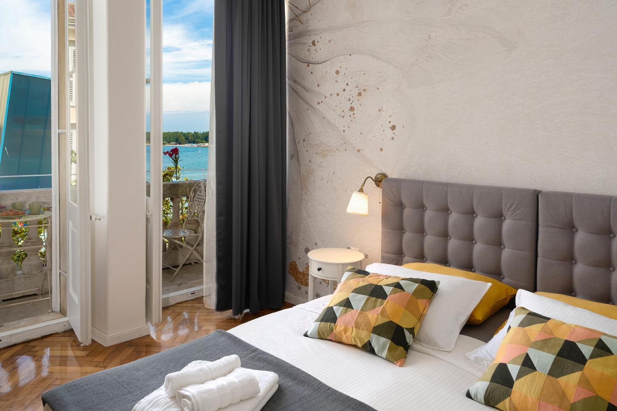 Romeo And Juliet Apartment With Balcony And Sea View Poreč Exteriör bild